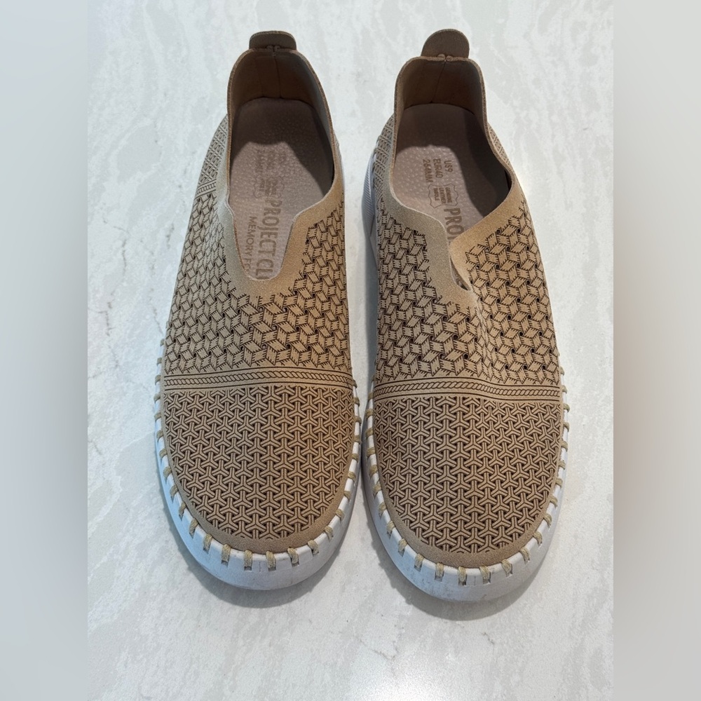Project cloud Women's Tan Slip-On Knit Loafers